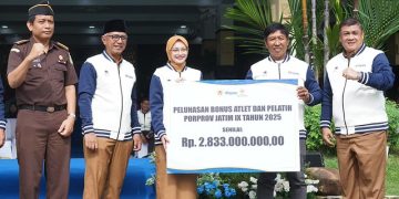 Apel Pagi Warnai Penyerahan SK Kenaikan Pangkat, BLT, dan Bonus Atlet oleh Wali Kota Kediri