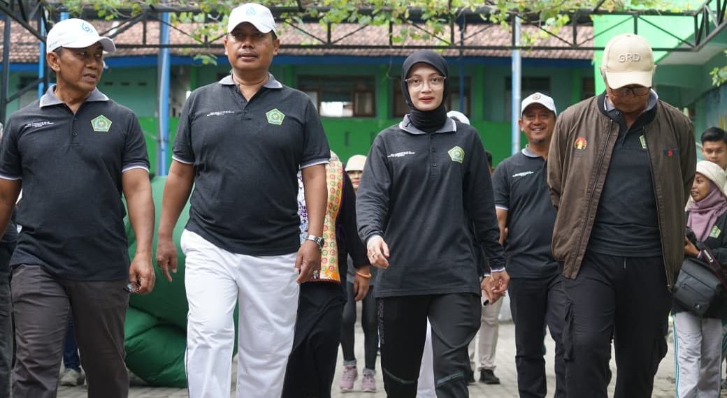 Ribuan Warga Kediri Ikuti Jalan Santai Hari Amal Bakti Kemenag ke-80, Wali Kota Vinanda Ajak Rawat Kerukunan