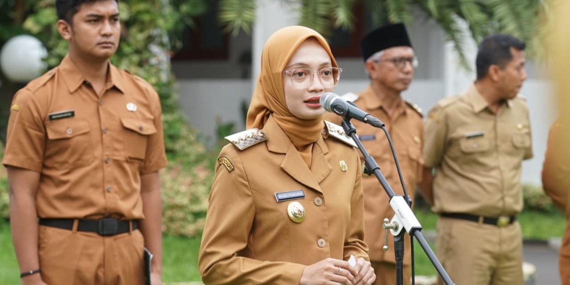 Wali Kota Kediri Serahkan SK Kenaikan Pangkat kepada 18 PNS, Ingatkan ASN Jaga Etika dan Kolaborasi