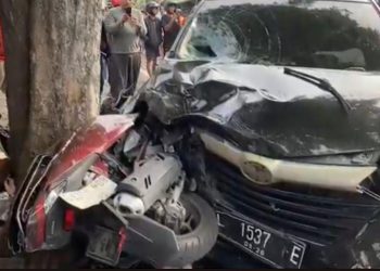 Avanza Hantam Enam Motor di Plandi Jombang, Satu Orang Tewas di Lokasi