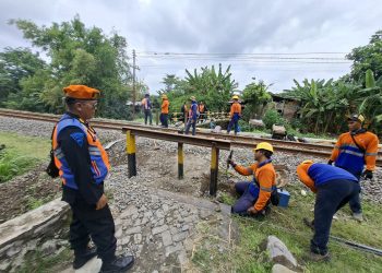 KAI Daop 7 Madiun Tutup Permanen Perlintasan Liar di Kediri, Tegaskan Komitmen Keselamatan Perjalanan Kereta Api