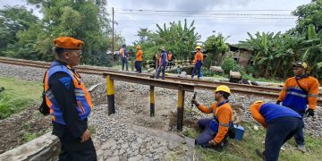 KAI Daop 7 Madiun Tutup Permanen Perlintasan Liar di Kediri, Tegaskan Komitmen Keselamatan Perjalanan Kereta Api