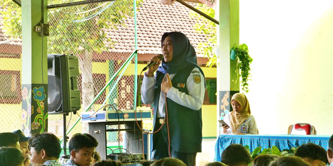 KAI Daop 7 Madiun Edukasi 750 Pelajar SMPN 6 Nganjuk, Tanamkan Budaya Keselamatan Perjalanan Kereta Api Sejak Dini