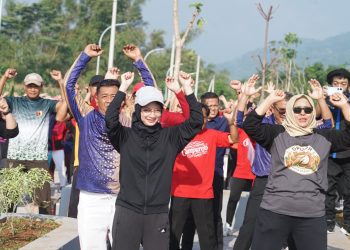 Wali Kota Kediri Ajak Warga Senam Bersama, Sekaligus Edukasi Sanitasi di Taman Ramah IPLT Campurejo