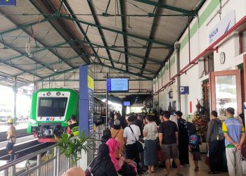 Kereta Api Lokal Bias Jadi Andalan Transportasi Nataru, Okupansi Tembus 148 Persen
