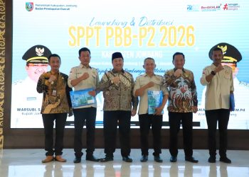 PBB-P2 Jombang 2026 Resmi Diluncurkan, Bupati Warsubi Turunkan Ketetapan Pajak hingga Rp15,1 Miliar