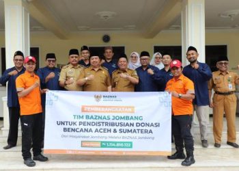 Bupati Jombang Lepas Tim Baznas Salurkan Bantuan Bencana ke Sumatera dan Aceh