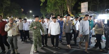 Bupati Jombang Warsubi Tinjau Car Free Night
