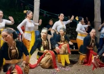 Pentas Budaya PWI Jakarta Tetap Meriah di Gunung Padang Meski Diguyur Hujan