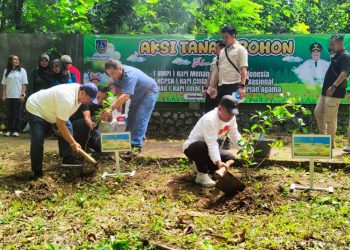 Aksi Tanam Pohon dan Tebar Benih Ikan di Sendang Slaji Warnai Peringatan HMPI, HCPSN, dan HAB ke-80 di Jombang