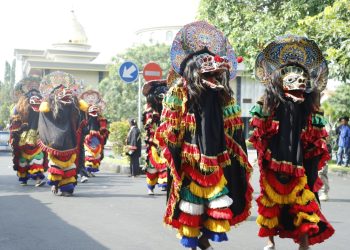 Bupati Warsubi Lepas Kirab Budaya Jaranan Jombang, Sampaikan Pesan Pelestarian dan Kepedulian
