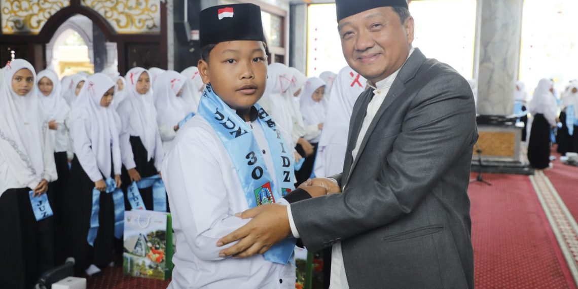 Wisuda Tahfidz 2025: Pemkab Jombang Luluskan 2.259 Siswa, Program 5.000 Tahfidz Juz 30 Resmi Lampaui Target