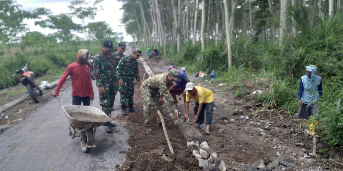 Tinjau TMMD ke-127 di Desa Gadungan, Dandim Kediri Pastikan Progres Fisik Capai 60 Persen