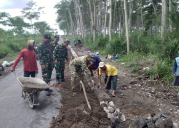 Tinjau TMMD ke-127 di Desa Gadungan, Dandim Kediri Pastikan Progres Fisik Capai 60 Persen