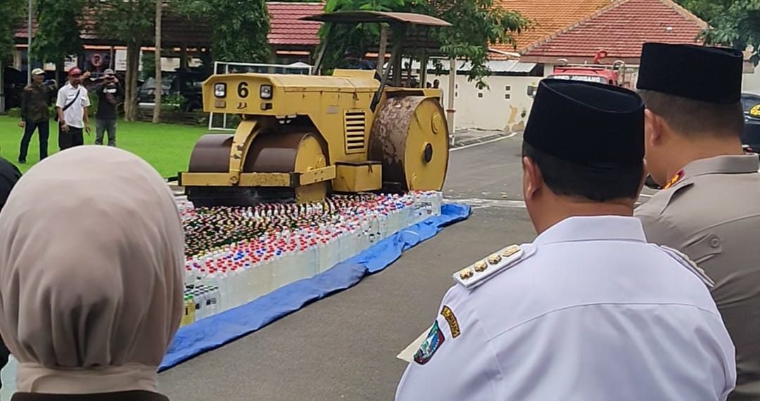 Jelang Ramadan 2026, Pemkab dan Polres Jombang Musnahkan Ribuan Botol Miras