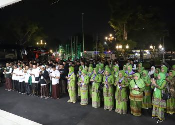 Lepas 1.500 Jemaah ke Malang, Bupati Warsubi Harapkan Mujahadah Kubro Perkuat Sinergi Ulama dan Umaro
