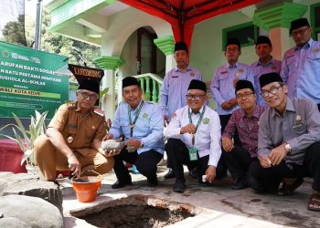 Wakil Wali Kota Kediri Serahkan Bingkisan Bakti Sosial Hari Amal Bakti Kemenag ke-80