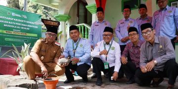 Wakil Wali Kota Kediri Serahkan Bingkisan Bakti Sosial Hari Amal Bakti Kemenag ke-80