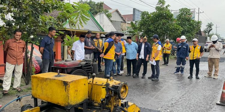 Gandeng Pusat dan Provinsi, Bupati Warsubi Pastikan Jalan Nasional di Jombang Segera Diaspal Ulang