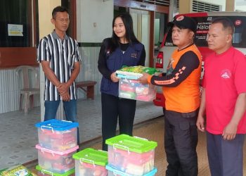 BPBD Kediri Salurkan 49 Paket Sembako untuk Warga Dusun Dlopo Terdampak Banjir Genangan