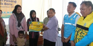 M. Sarmuji Salurkan Bantuan Pasang Baru Listrik untuk 75 Warga Kurang Mampu di Kediri