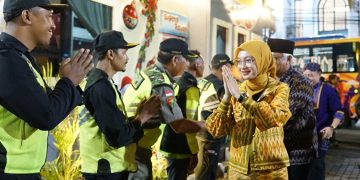 Wali Kota Kediri Vinanda Prameswati Tinjau Pos Pengamanan Malam Tahun Baru