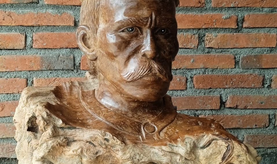 Bupati Blora Hadiahkan Patung Tirto Adhi Soerjo dan Samin Surosentiko untuk PWI Pusat di HPN 2026