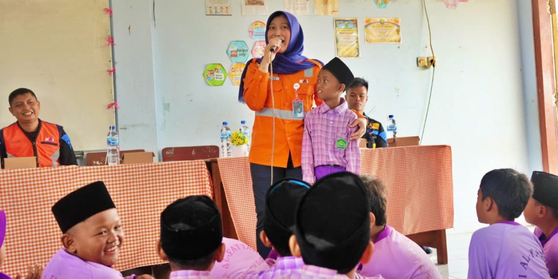 Edukasi Keamanan Jalur KA, KAI Daop 7 Madiun Ajak Ratusan Siswa di Nganjuk Perangi Vandalisme