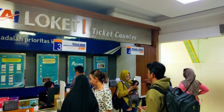 Jelang Lebaran 2026, Penjualan Tiket Kereta Api di Daop 7 Madiun Tembus 32 Ribu Penumpang Artikel