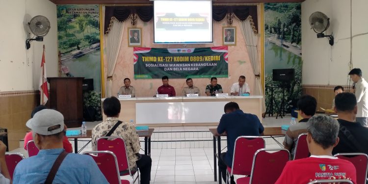 Perkuat Ketahanan Ideologi di Lokasi TMMD, Bakesbangpol Kediri Tanamkan Wawasan Kebangsaan bagi Warga Gadungan