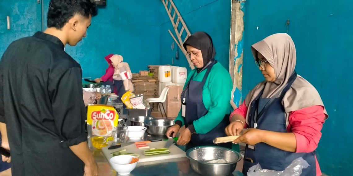 Cegah Stunting dari Dapur, Ibu-Ibu Desa Gadungan Olah Menu Mewah Berbasis Pangan Lokal di Lokasi TMMD