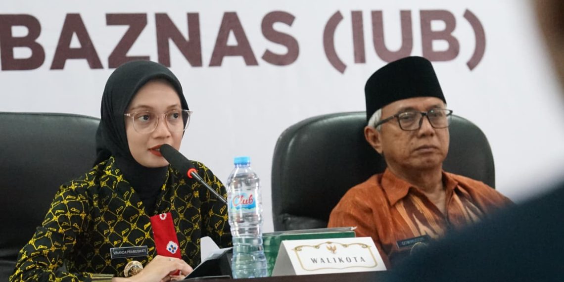 Wujudkan SDM Unggul, Wali Kota Vinanda Serahkan Beasiswa IUB Baznas kepada 40 Mahasiswa