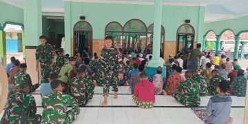 Kemanunggalan TNI-Rakyat di Masjid Baitul Huda, Satgas TMMD dan Warga Gadungan Sholat Jumat Berjamaah