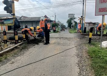 Cegah Kecelakaan Jelang Lebaran, KAI Daop 7 Madiun Persempit Perlintasan Sebidang di Tulungagung