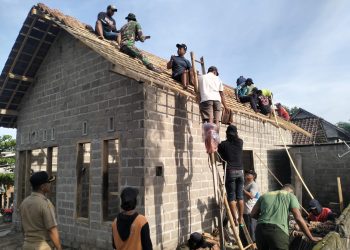 Kisah Haru Sumiin, Buruh Kayu di Puncu yang Dapat Rumah Permanen Lewat TMMD ke-127 Kediri