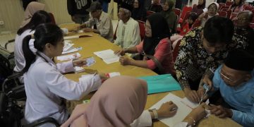 Bantu Kebutuhan Ramadan, 485 Lansia di Kota Kediri Terima PKH Plus Tahap I Tahun 2026