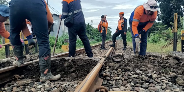 Minimalisir Risiko Kecelakaan, KAI Daop 7 Madiun Tutup Perlintasan Sebidang di Sanankulon Blitar