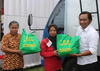 Sinergi TMMD ke-127 Kediri: 300 Warga dari Tiga Kecamatan Terima Bantuan Sembako