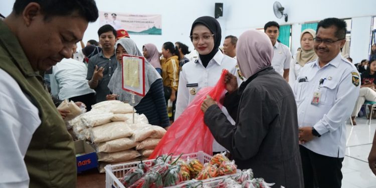 Tekan Inflasi Ramadan, Wali Kota Vinanda Tinjau Gerakan Pangan Murah di Kelurahan Betet