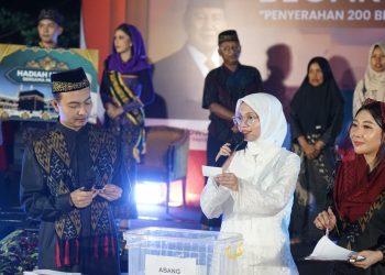 Syukuri Setahun Memimpin, Wali Kota Vinanda Berangkatkan Lima Warga Prasejahtera Umrah Gratis