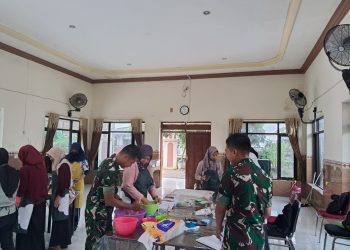 Pemberdayaan Ekonomi TMMD ke-127: Warga Desa Gadungan Dilatih Menjadi Wirausaha Roti dan Kue