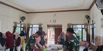 Pemberdayaan Ekonomi TMMD ke-127: Warga Desa Gadungan Dilatih Menjadi Wirausaha Roti dan Kue
