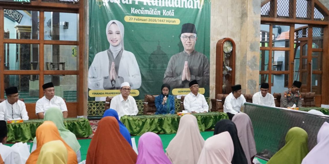 Safari Ramadan di Masjid Al-Huda: Wali Kota Vinanda Ajak Warga Kediri Perkuat Kepedulian dan Belanja Bijak