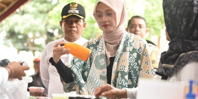 Dukung Literasi Kekinian, Wali Kota Vinanda Resmikan Robusca di Kafe Ngangeni.Id