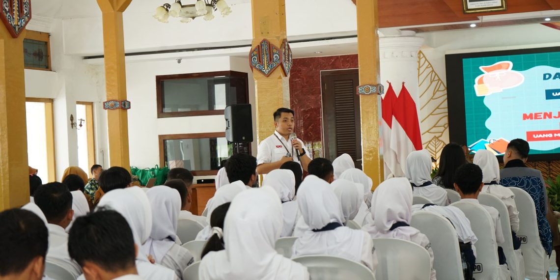Perkuat Inklusi Sejak Dini, OJK Kediri Gelar School of Syariah bagi Pelajar SMP di Ngawi