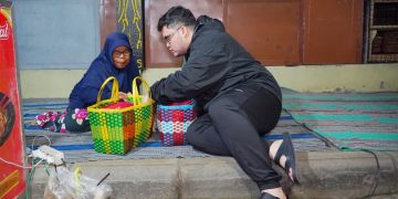 Blusukan Kuliner di Pasar Wates, Mas Dhito Sambangi Rumah Pedagang dan Beri Bantuan Perbaikan