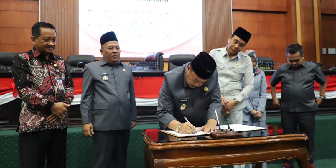 Perkuat Kesadaran Hukum, Bupati Warsubi Setujui Raperda Inisiatif DPRD Jombang tentang Desa Sadar Hukum