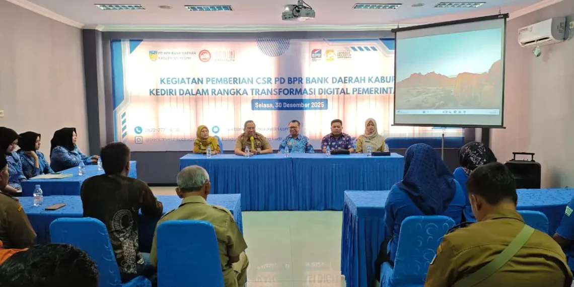 PD BPR Bank Daerah Kediri Salurkan CSR Komputer ke 17 Desa