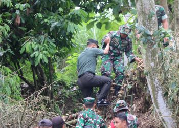 Dandim 0809/Kediri Tinjau Pembangunan Jembatan Gantung Garuda Penghubung Desa Keling–Klampisan