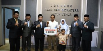 Bupati Jombang Lepas Satu Keluarga Transmigran ke Halmahera Tengah